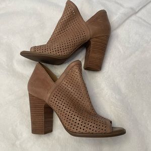 Lucky Brand LP-Livey Open Toe Bootie in Sesame
Size 6.5